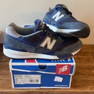 Men’s classic new balance sneakers